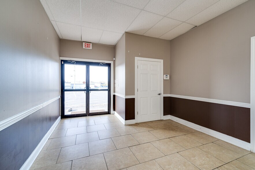 More Photos Of 6962 Coles Rd, Middletown General Retail For Sale