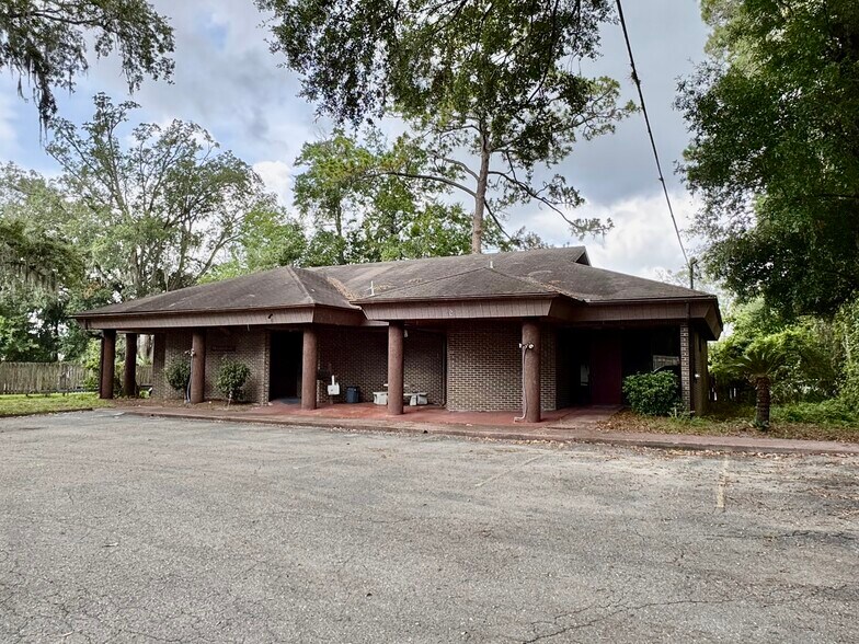Primary Photo Of 1906 Debarry Ave, Orange Park Medical For Sale