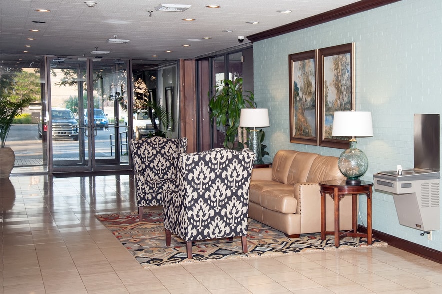 More Photos Of 1 Village Dr, Abilene Office For Lease