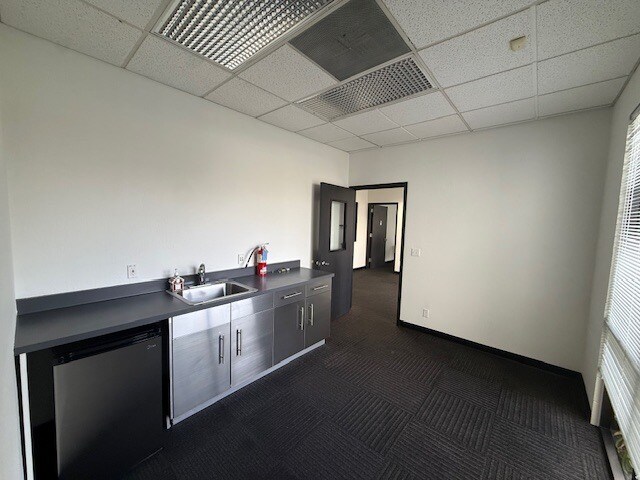 More Photos Of 2177 Leghorn St, Mountain View Research And Development For Lease