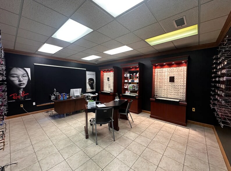 More Photos Of 2702 Shepherd St, Abilene Office For Sale