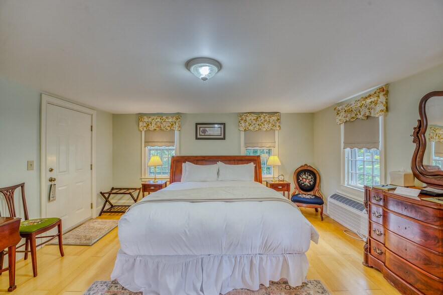 More Photos Of 80 Guider Ln, Bethlehem Hotel For Sale