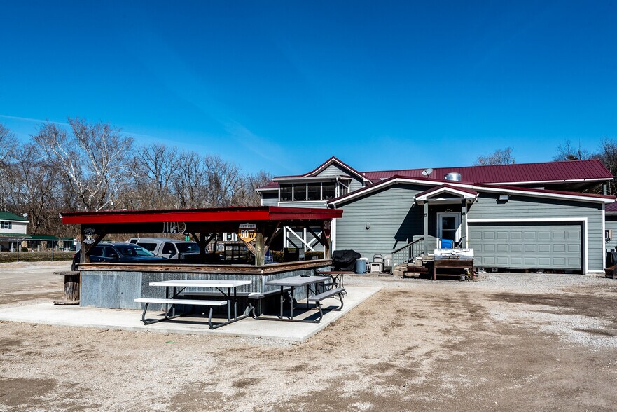 More Photos Of 5527 Oregonia Rd, Oregonia Restaurant For Sale