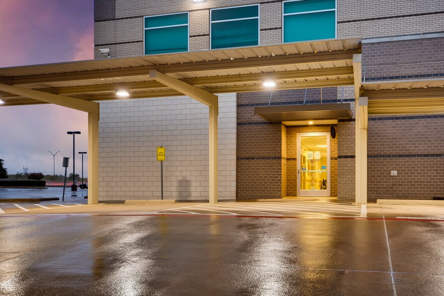 More Photos Of 12001 South Fwy, Burleson Medical For Lease