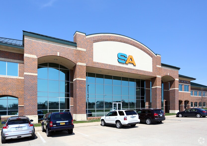 More Photos Of 6600 Westown Pky, West Des Moines Medical For Lease