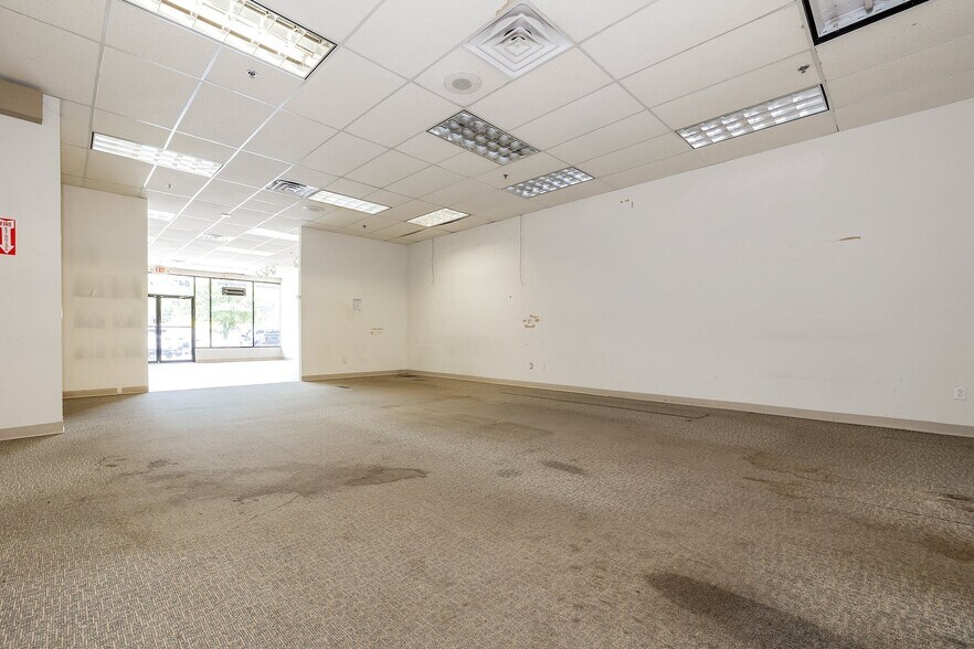 More Photos Of 27 N Middletown Rd, Nanuet Freestanding For Lease