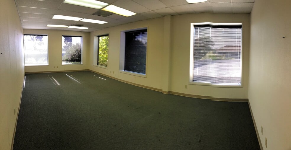 More Photos Of 7717 Edgewater Dr, Oakland Office For Sale