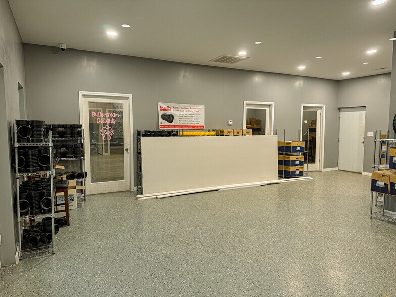More Photos Of 5050 US-79, Paris Warehouse For Sale