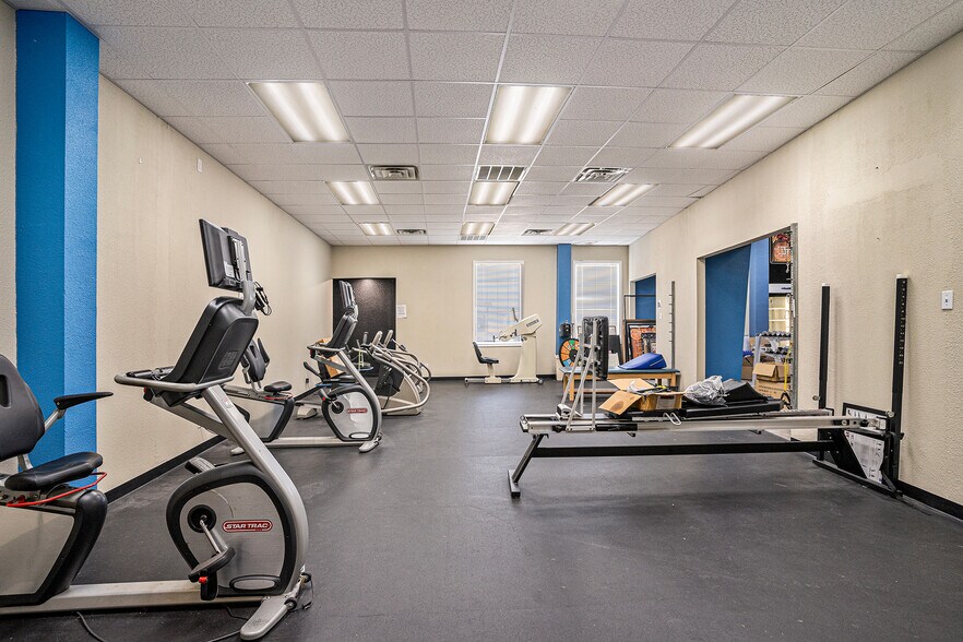 More Photos Of 1014 N Nolan River Rd, Cleburne Medical For Sale