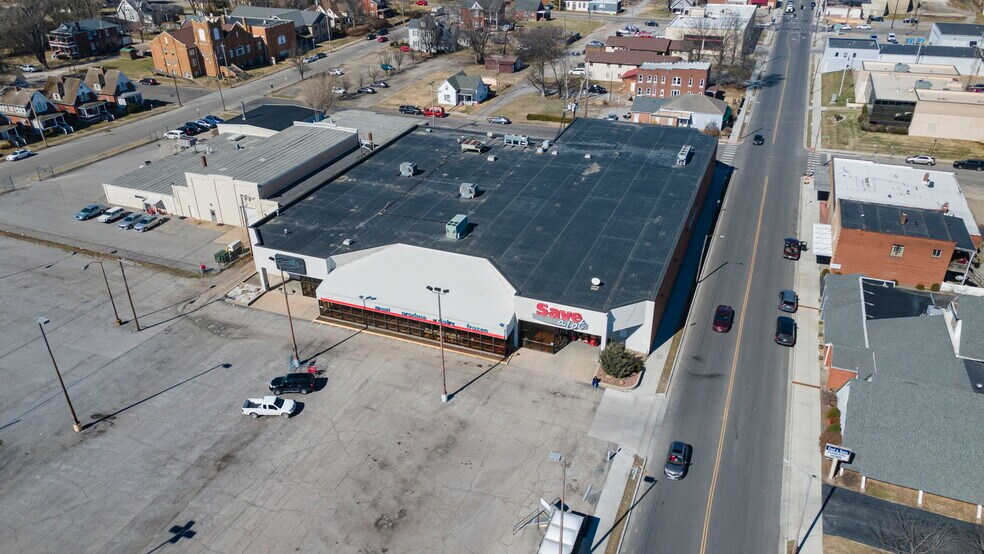 More Photos Of 121 S Sprigg St, Cape Girardeau Supermarket For Sale