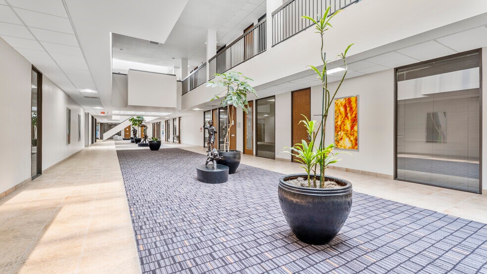 More Photos Of 800 W Sam Houston Pky S, Houston Office For Lease