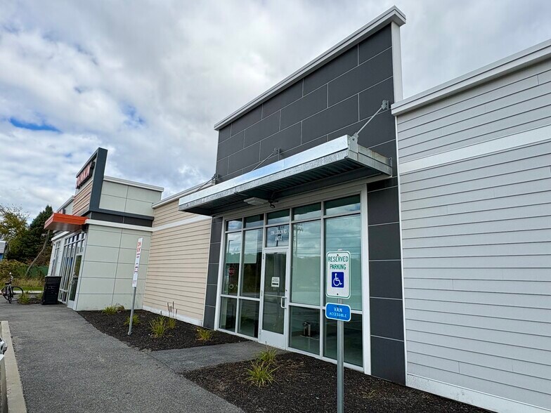 More Photos Of 1896 Lisbon St, Lewiston Storefront For Lease