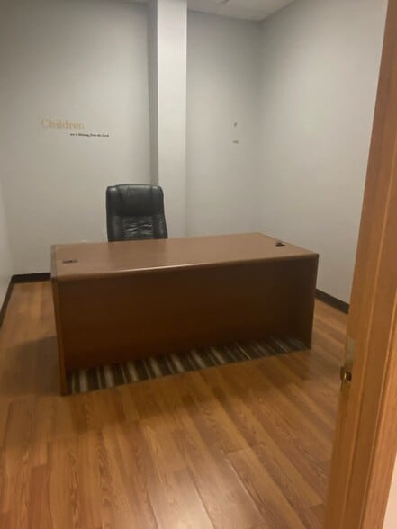 More Photos Of 1701-1741 S University Blvd, Middletown Unknown For Lease