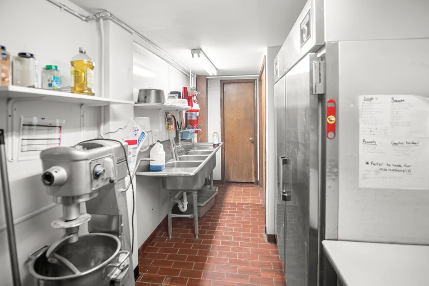 More Photos Of 5600 Lapeer Rd, Kimball Restaurant For Sale