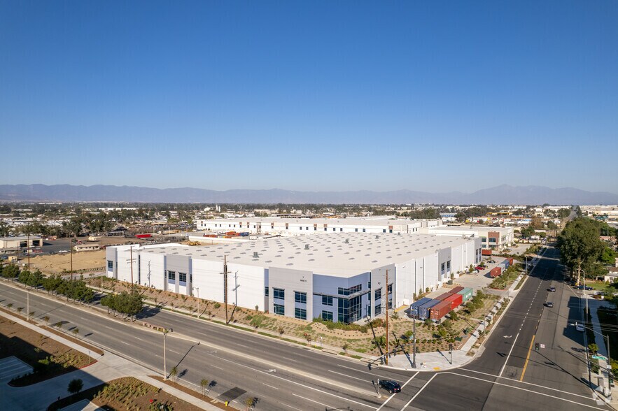 More Photos Of 10855 Cherry Ave, Fontana Distribution For Lease