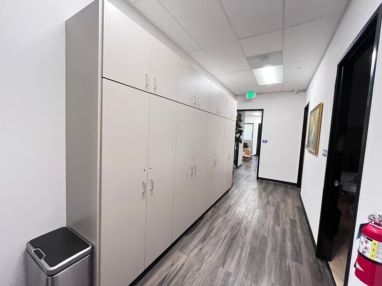 More Photos Of 1935 Chicago Ave, Riverside Office For Sale