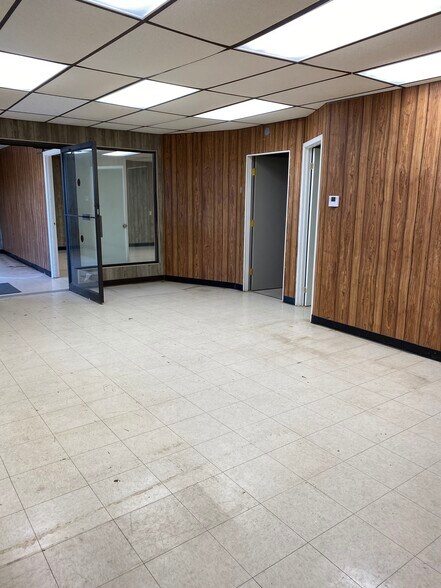 More Photos Of 3909 Witmer Rd, Niagara Falls Freestanding For Lease