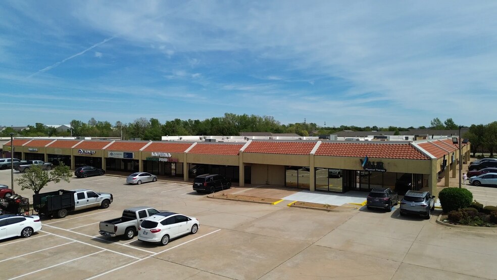 More Photos Of 1700-1738 S Kelly Ave, Edmond General Retail For Lease