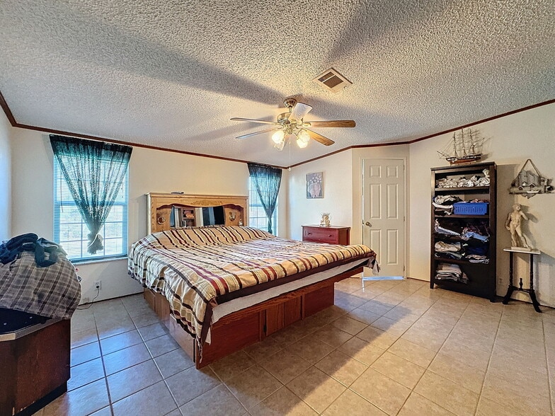 More Photos Of 15525 Shady Hills Rd, Spring Hill Restaurant For Sale