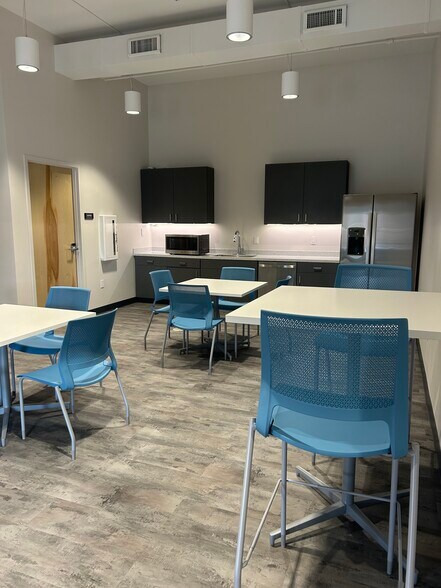 More Photos Of 1900 Leland Dr SE, Marietta Coworking Space