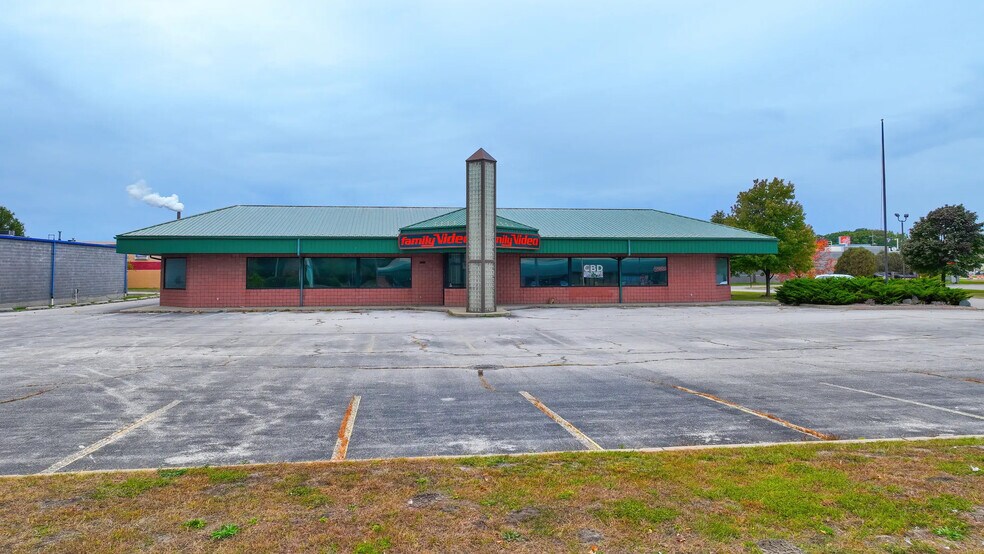 More Photos Of 2669 Henry St, Muskegon Freestanding For Sale