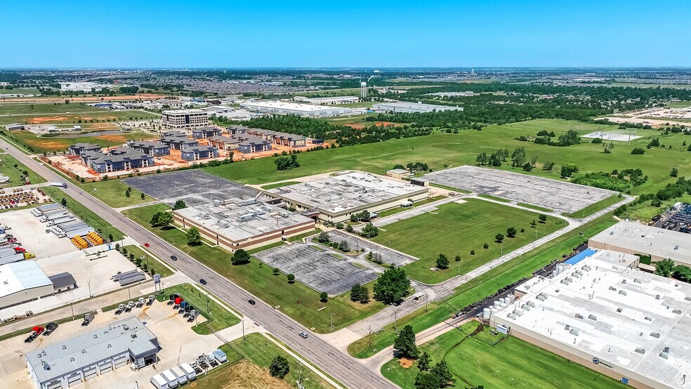 More Photos Of 10321 W Reno Ave, Oklahoma City Manufacturing For Lease