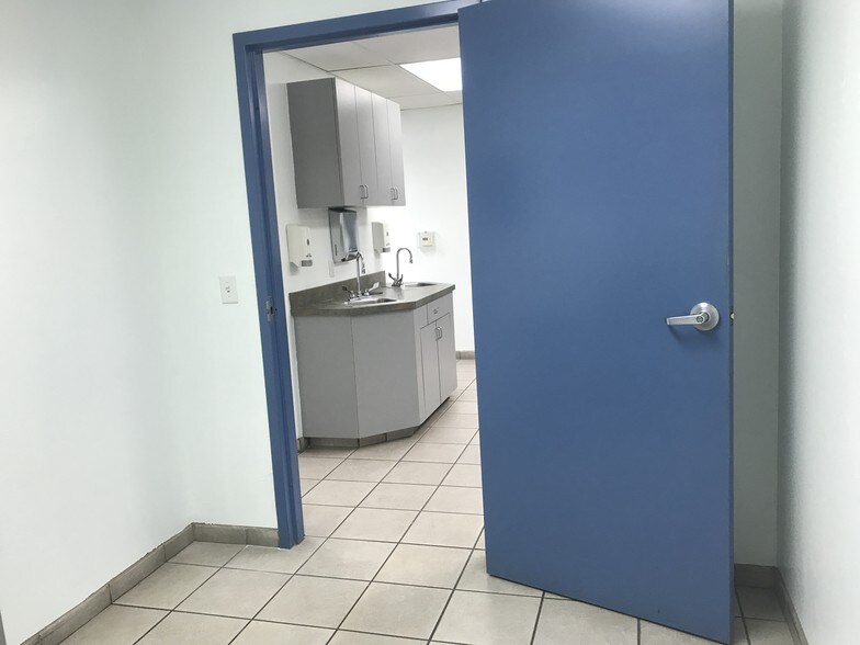 More Photos Of 1310 W St Marys Rd, Tucson Medical For Lease