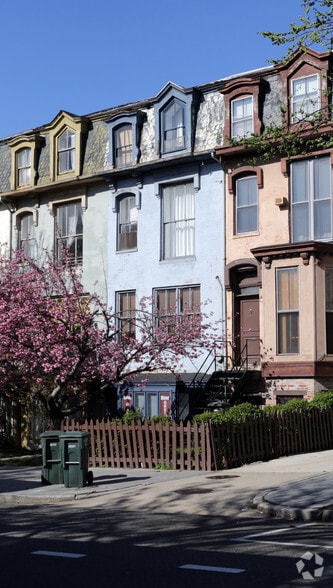 More Photos Of 2006 17th St NW, Washington Storefront Retail Office For Lease