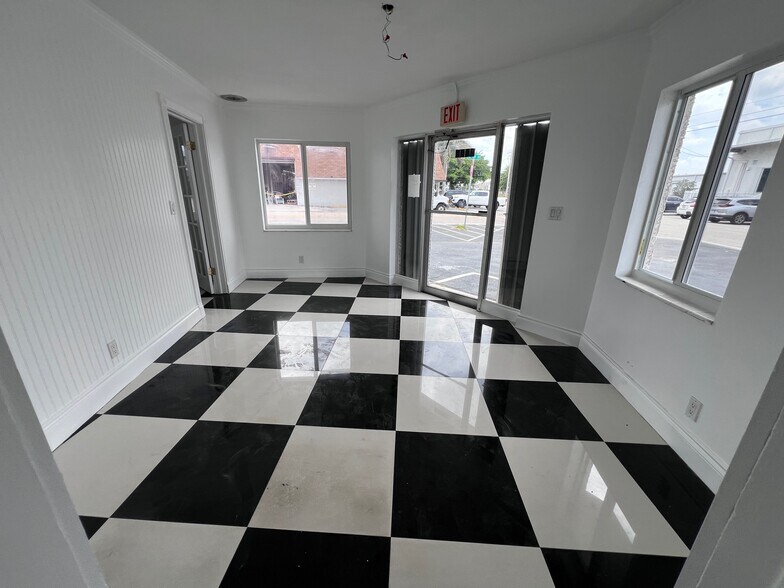 More Photos Of 2800 NE 4th Ave, Pompano Beach Warehouse For Lease