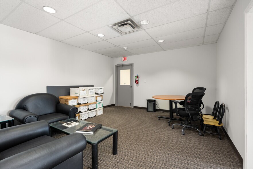 More Photos Of 4921 Wellington Rd, Nanaimo General Retail For Lease