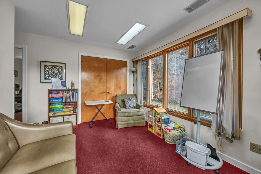More Photos Of 898 Ethan Allen Hwy, Ridgefield Medical For Sale