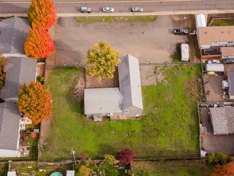 More Photos Of 132 NE Rifle Range St, Roseburg Apartments For Sale