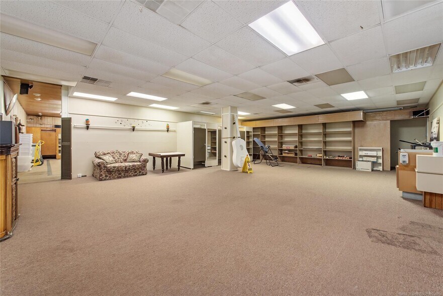 More Photos Of 1509 N Main St, Muskogee Freestanding For Sale