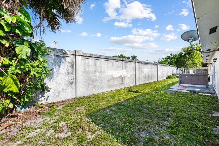 More Photos Of 3910 NW 30th Ter, Lauderdale Lakes Apartments For Sale