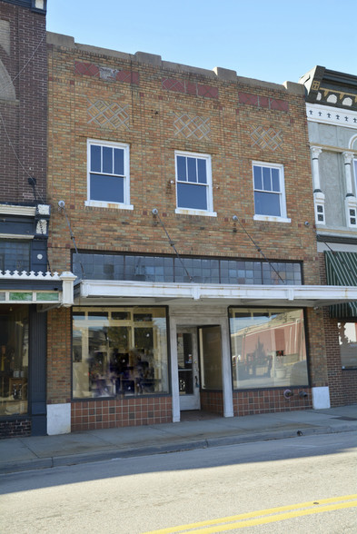 Primary Photo Of 114 S Main St, Blackstone Restaurant For Sale