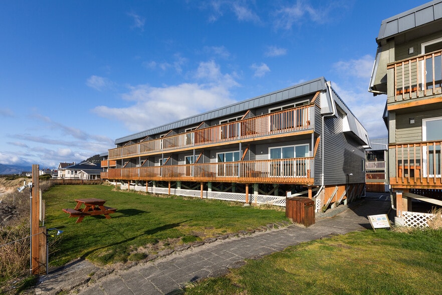 More Photos Of 101 NW 11th Ave, Rockaway Beach Hotel For Sale