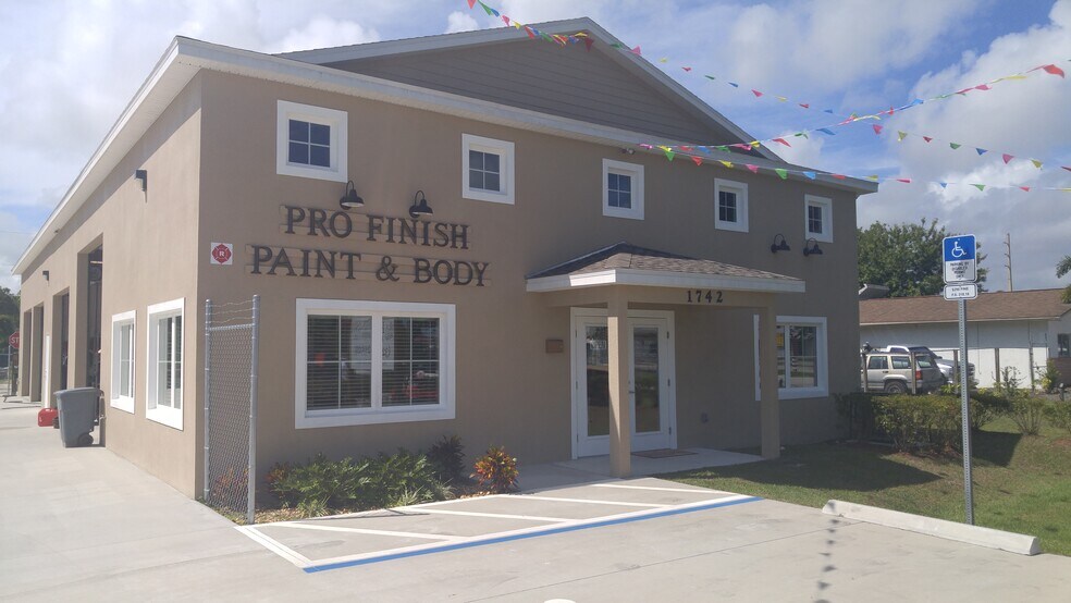More Photos Of 1742 Canova St SE, Palm Bay Auto Repair For Sale