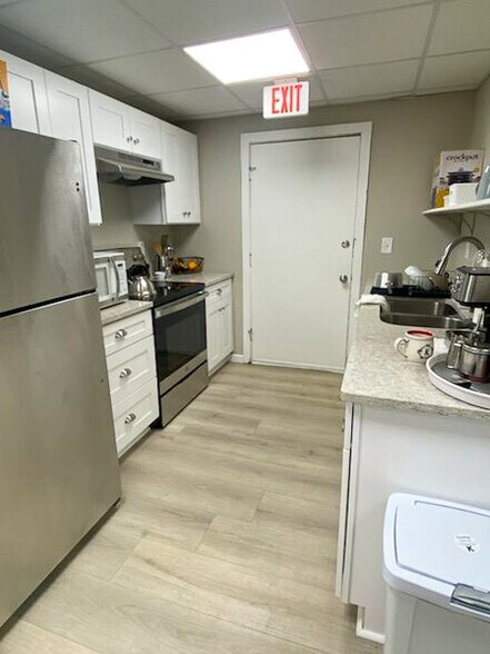 More Photos Of 1000 S Caraway Rd, Jonesboro Office For Sale