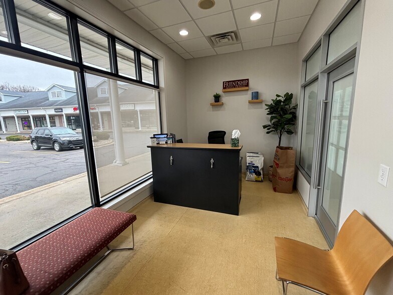 More Photos Of 6066-6084 S 12th St, Kalamazoo Storefront Retail Office For Lease