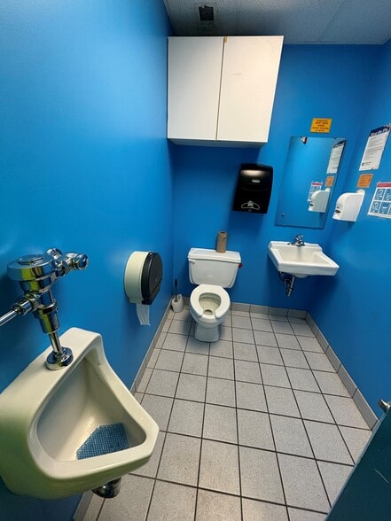 More Photos Of 200 Collins Rd NE, Cedar Rapids Specialty For Lease