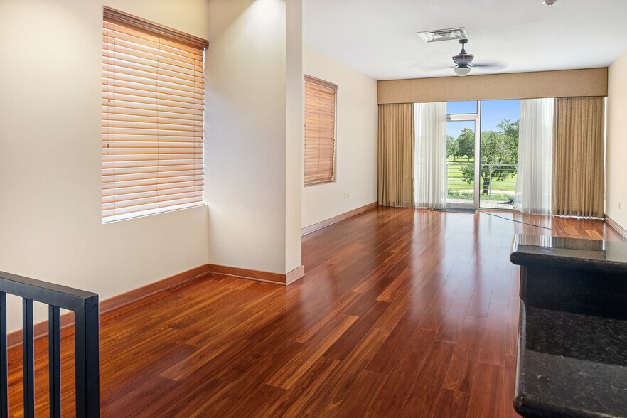 More Photos Of 18000 Groeschke Rd, Houston Airplane Hangar For Lease