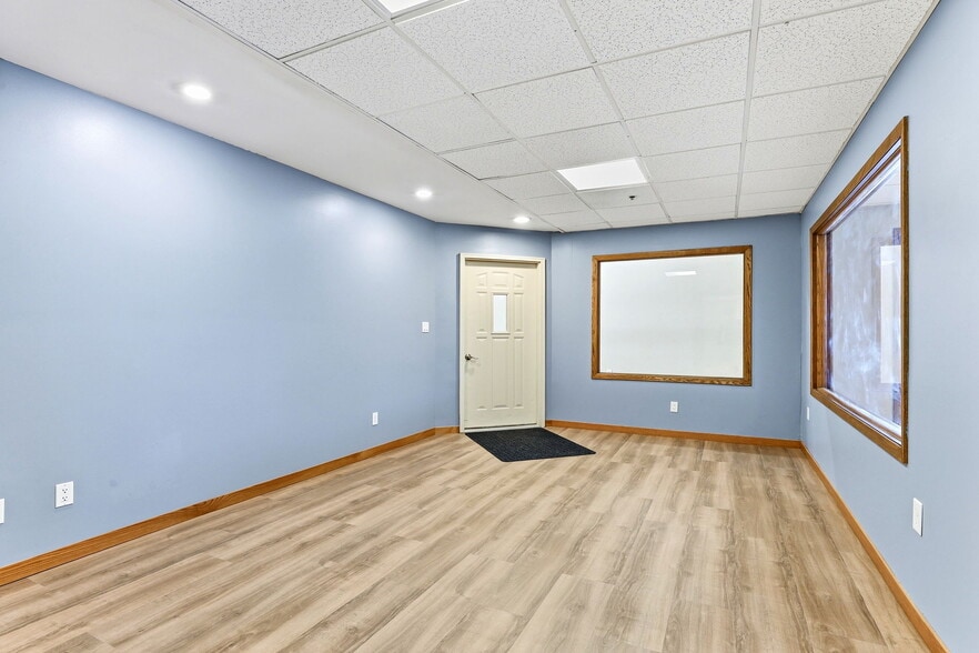 More Photos Of 7479-7491 Cahill Rd, Edina Showroom For Sale
