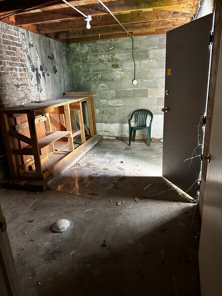 More Photos Of 10 E Main St, Shawnee Storefront For Lease