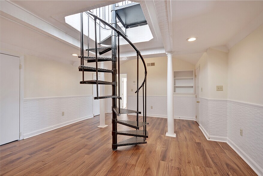 More Photos Of 635 E Bay St, Charleston Office Residential For Lease