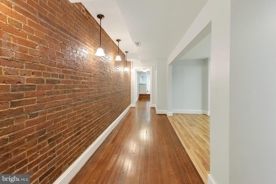 More Photos Of 10 W Madison St, Baltimore Office For Sale