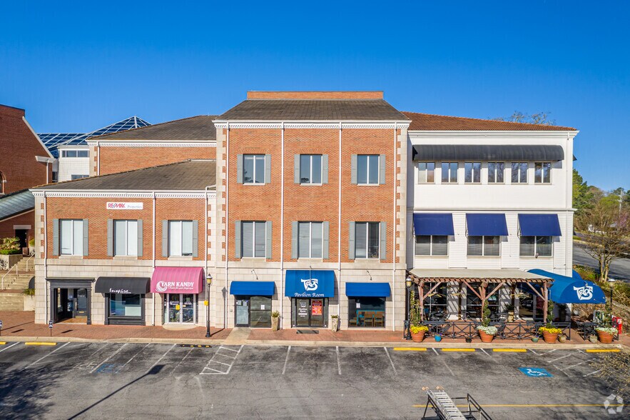 Primary Photo Of 8201 Cantrell Rd, Little Rock Office For Lease