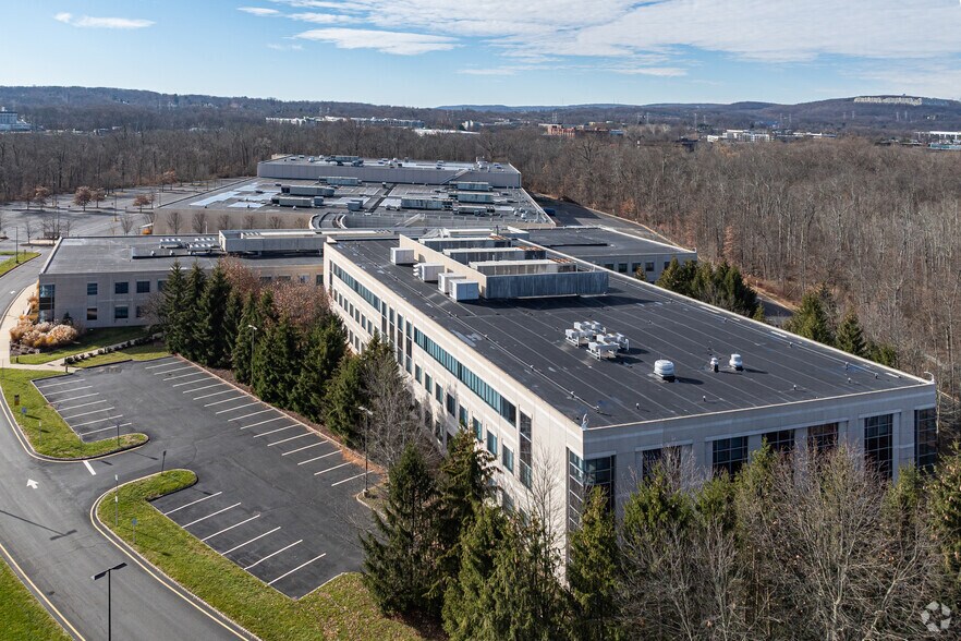 More Photos Of 15 Sylvan Way, Parsippany Light Distribution For Lease