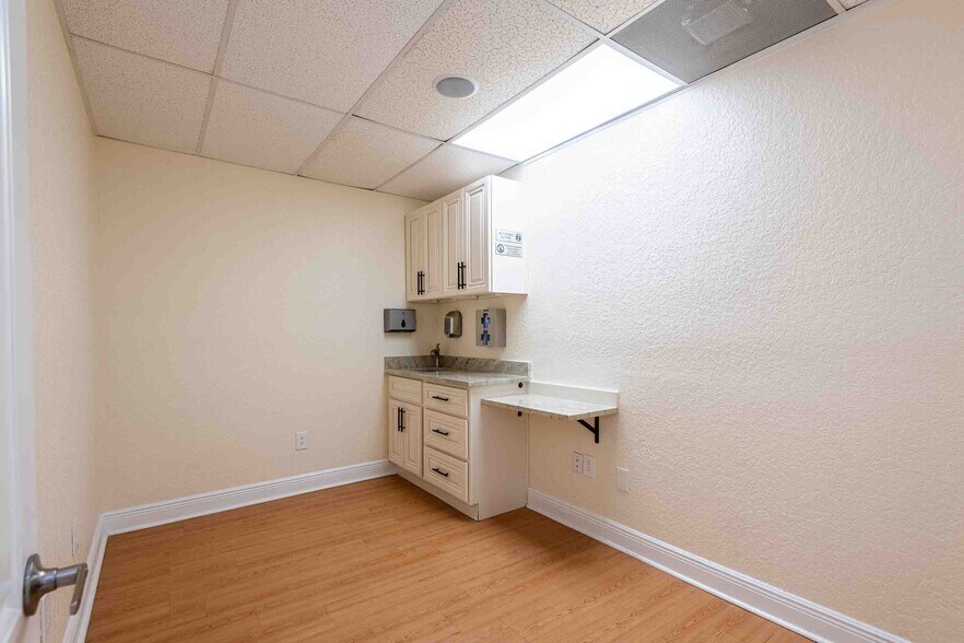 More Photos Of 4109 Armenia Ave, Tampa Medical For Sale