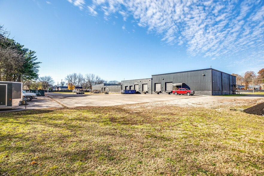 More Photos Of 500 1st Ave, Mount Pleasant Manufacturing For Lease