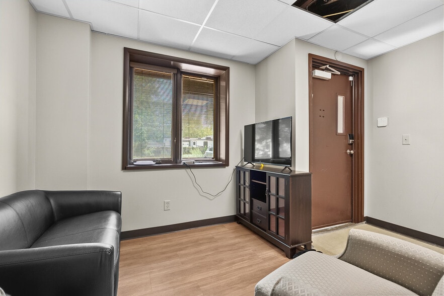 More Photos Of 1516 Trimble Ave, Kalamazoo Office For Sale